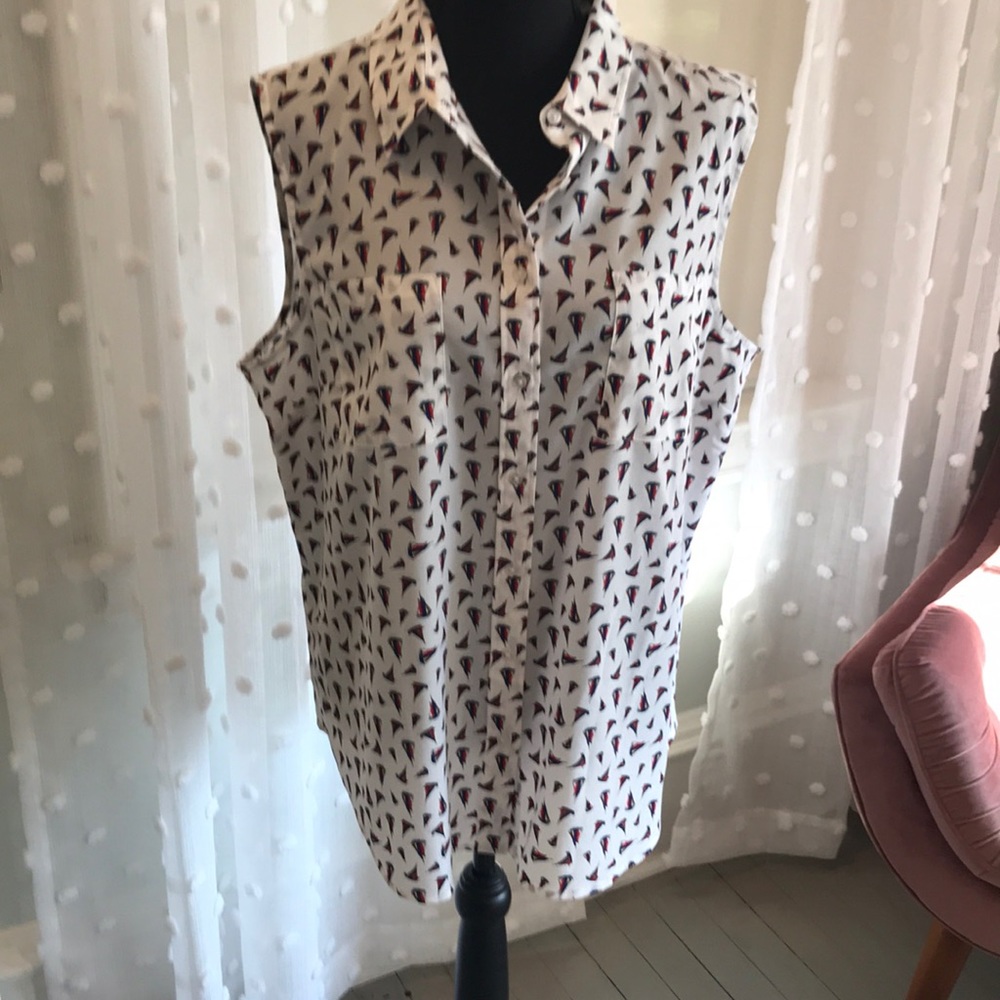 Talbot's sleeveless button down blouse